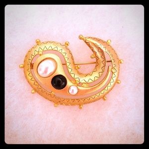 Vintage Pearls and Black Gem Golden Brooch
